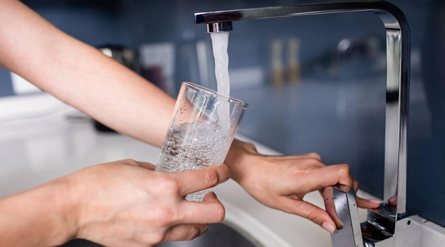 " بيضاويون" يستنكرون تغير لون وطعم الماء الصالح للشرب