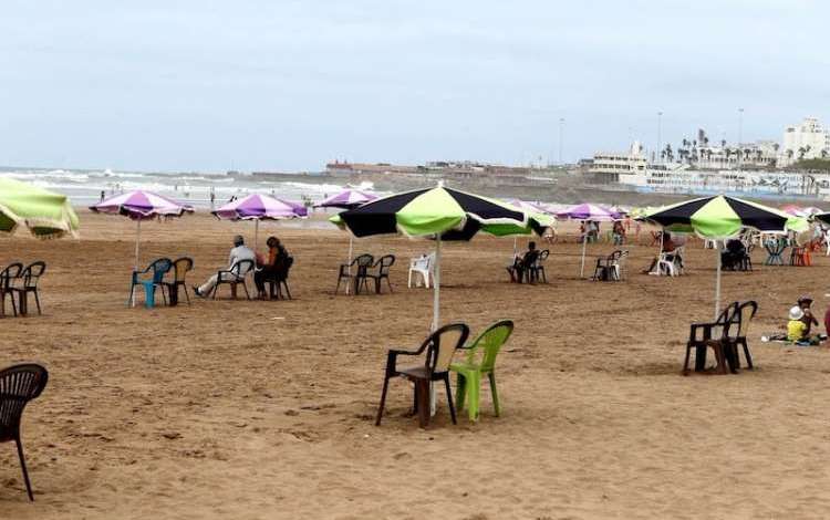 حملة ضد شناقة "الباراسولات" بشواطئ طنجة